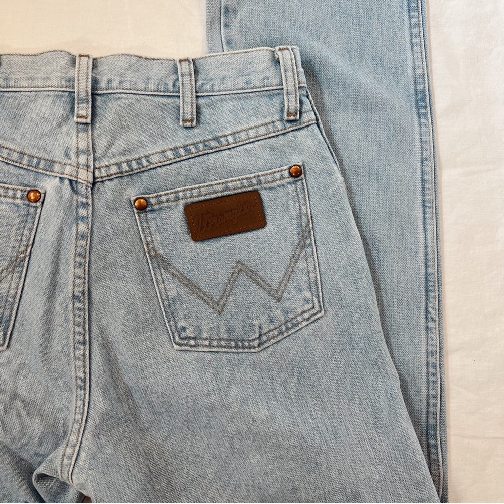 Vintage Wrangler Light Wash Straight Leg High Rise Jeans - Picture 4 of 8